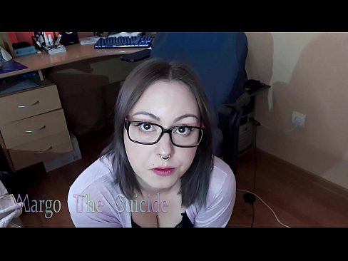 ❤️ Ọmọbinrin ti o ni gbese pẹlu awọn gilaasi buruja Dildo jinna lori Kamẹra Iwa onihoho furo